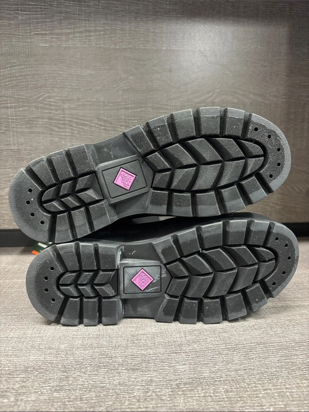 Women's Muck Chore Classic Mid Boots (Black) - Size 9